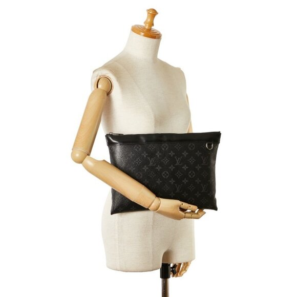 LOUIS VUITTON Black Monogram Leather Pouch - Picture 10 of 10